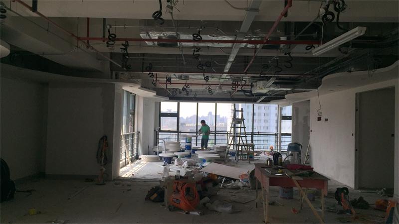 光谷咖啡办公室吊顶施工中