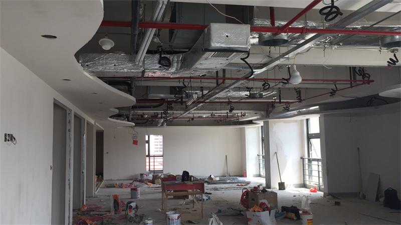 光谷咖啡办公室吊顶施工中